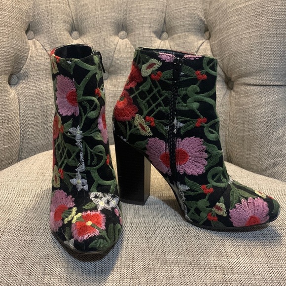 Embroidered Heel Boots, Flower Pattern - Picture 1 of 10